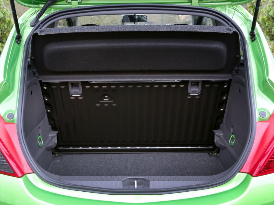  Vauxhall Corsa Sting 2013 года  (фото 10 из 18)